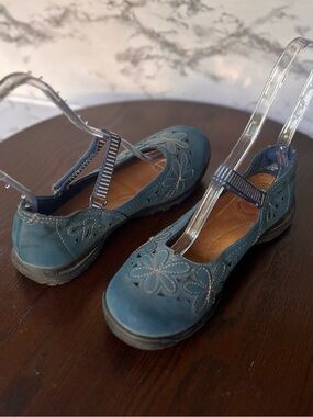Earth Spirit Gelron 2000 Blue Mary Jane Floral Embroidered Lasercut Shoes 9 Y2K